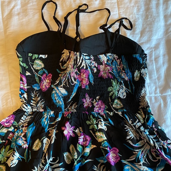 Dresses - Picture 3 of 3